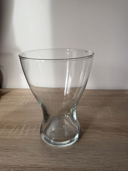 Piękny szklany wazon