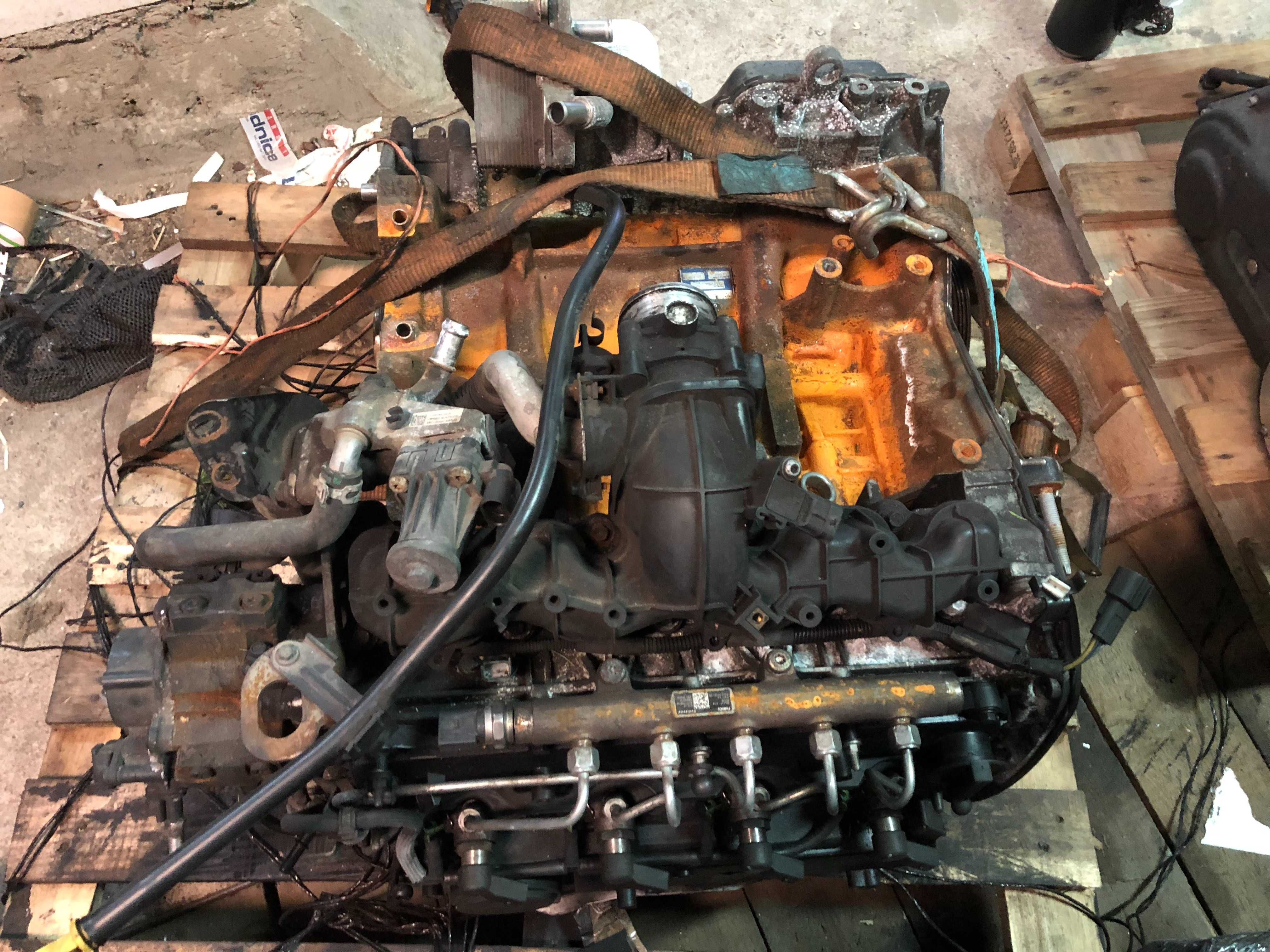 SILNIK FORD TRANSIT część  silnik wtryski turbo
