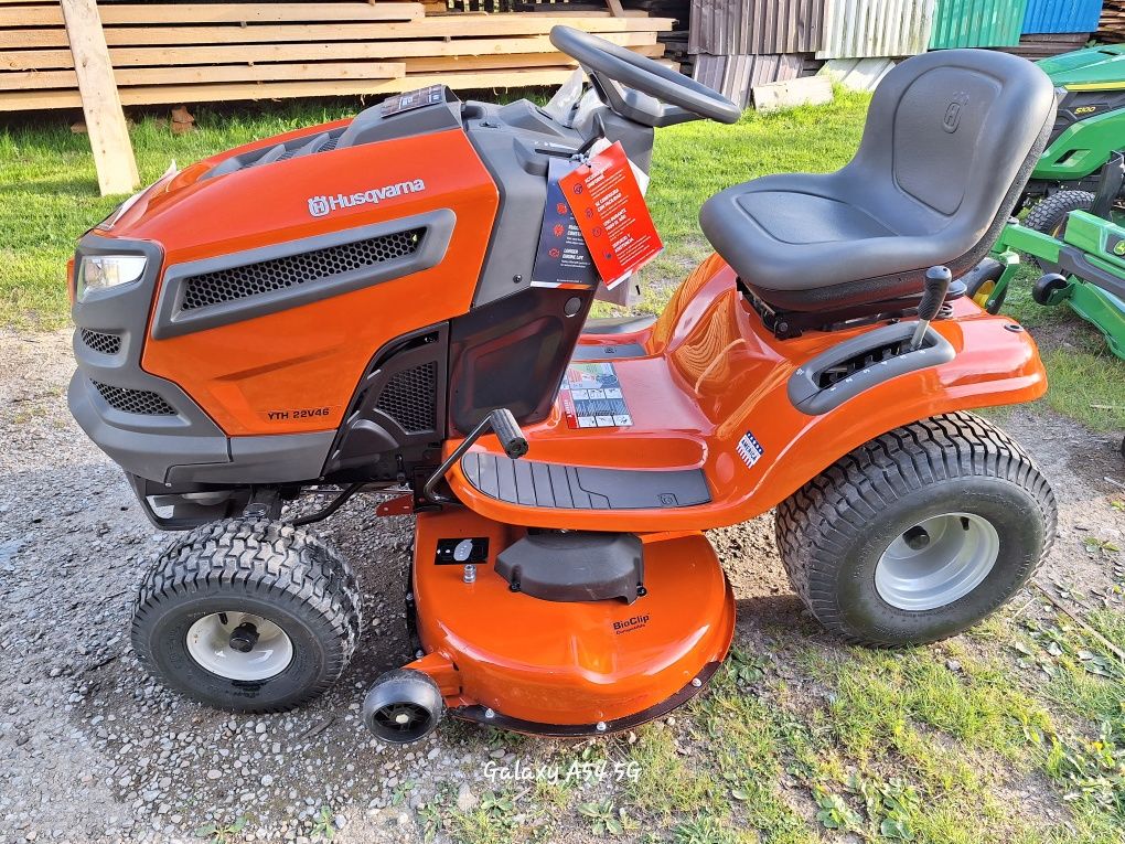 Kosiarka traktorek Husqvarna Yth 22v46 22 km.