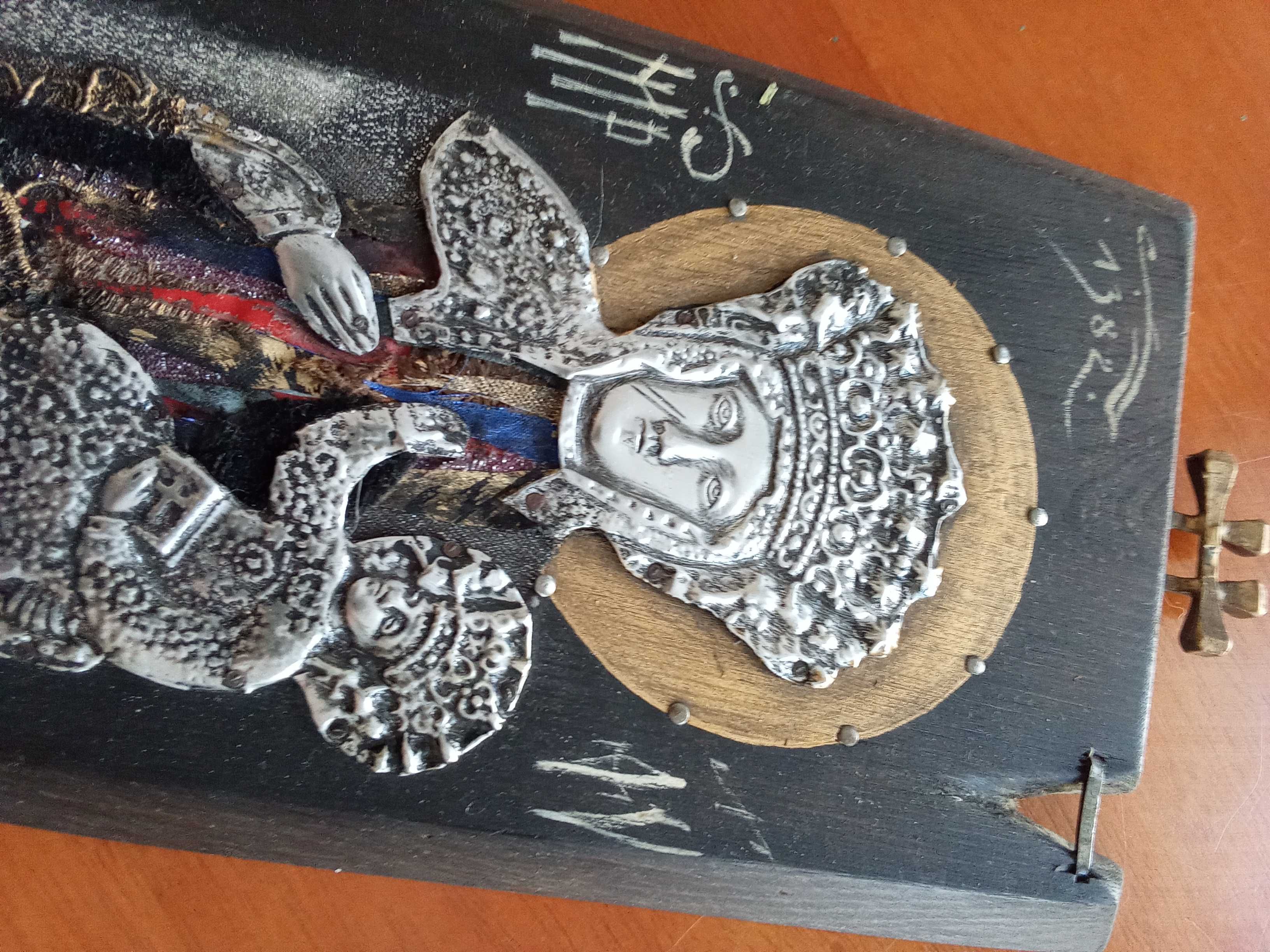 Ikona, płaskorzeźba z mieszanych materiałów