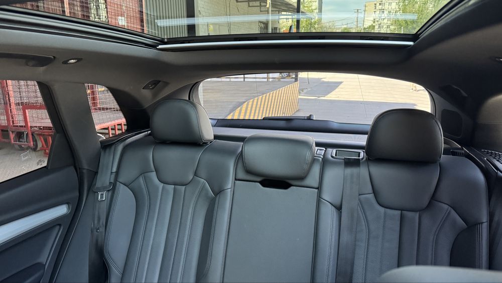 Підголовники заднього ряду AUDI Q5 2017-2020 чорна шкіра