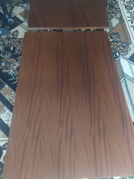 Гостинний стіл на 12 персон