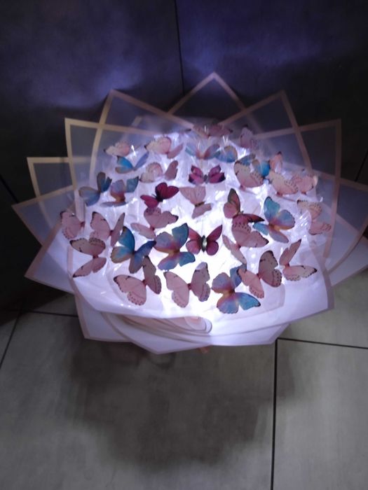 Букет з метеликів, букети та композиції з підсвіткою