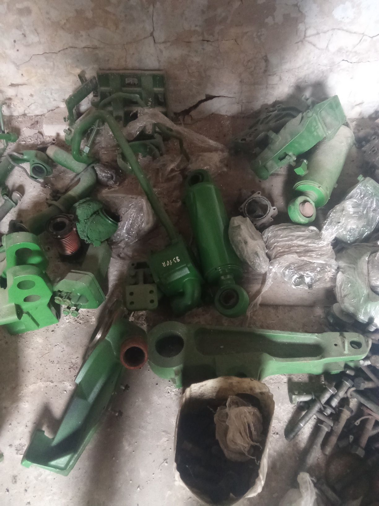 Запчастини для тракторів John Deere 8330 8400 8310R 2006-2015рік.