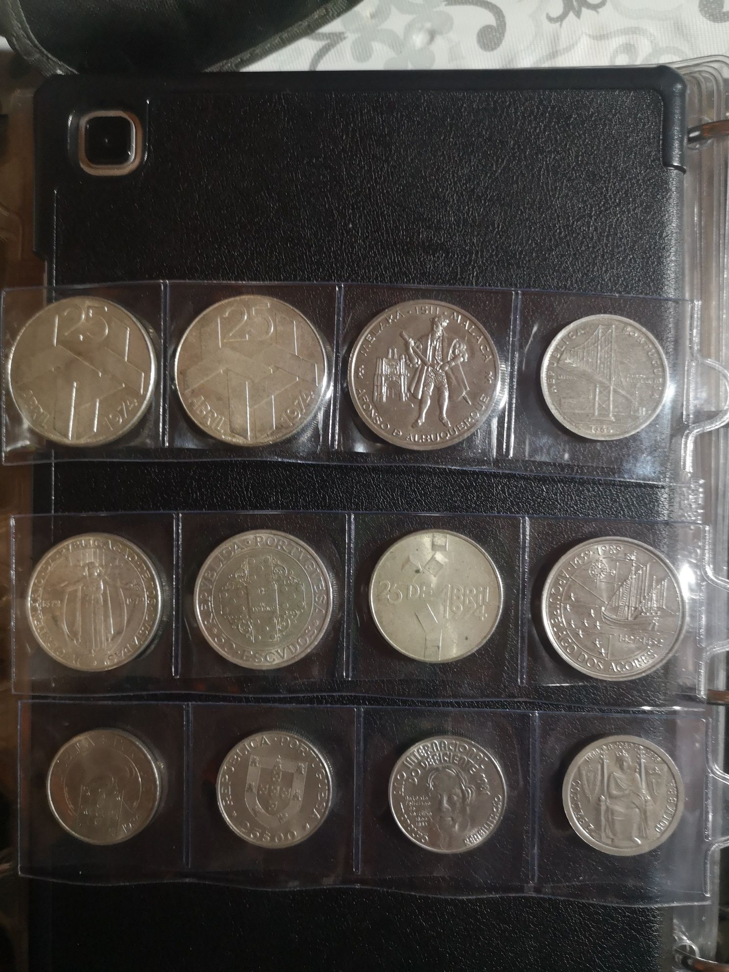 Moedas de 10,20,25 e 50 escudos