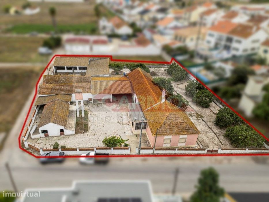 Moradia T3 c/Quintal e anexos (Negociável!)