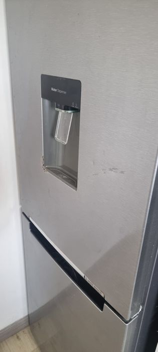 Frigorífico combinado Samsung com depósito agua