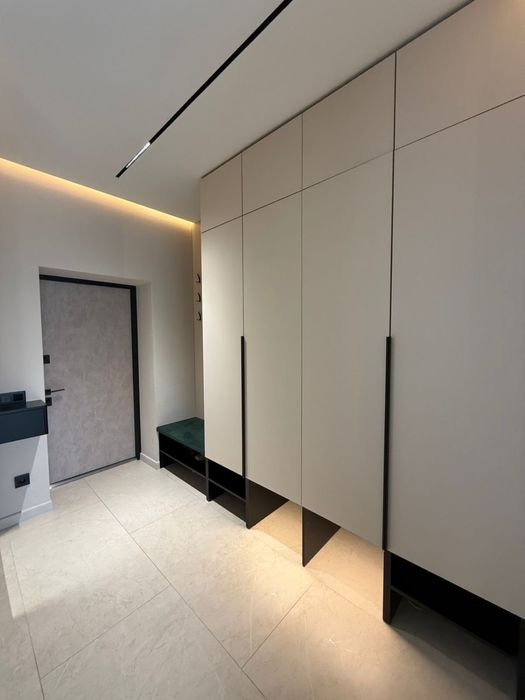 Продаж котеджу з дизайнерським ремонтом та меблями