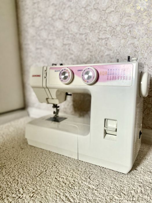 Продам швейну машину