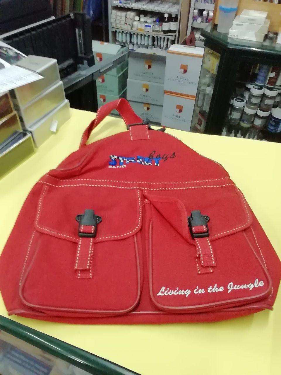 Mochila vermelha nova