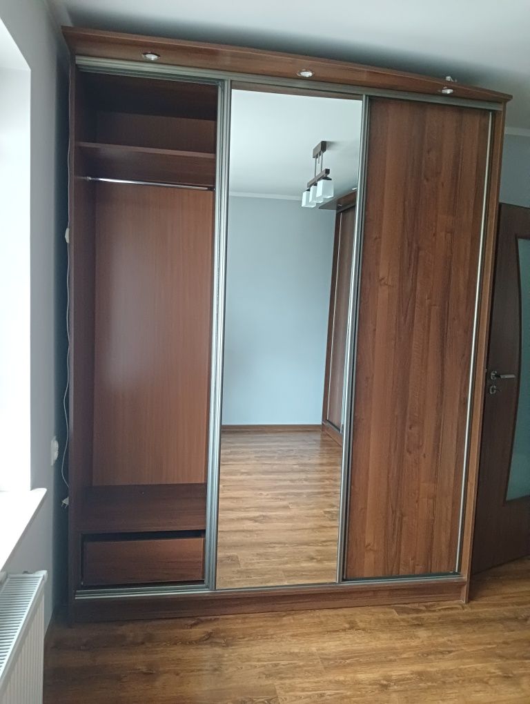 2 DUŻE szafy garderoby 194x247 kazda