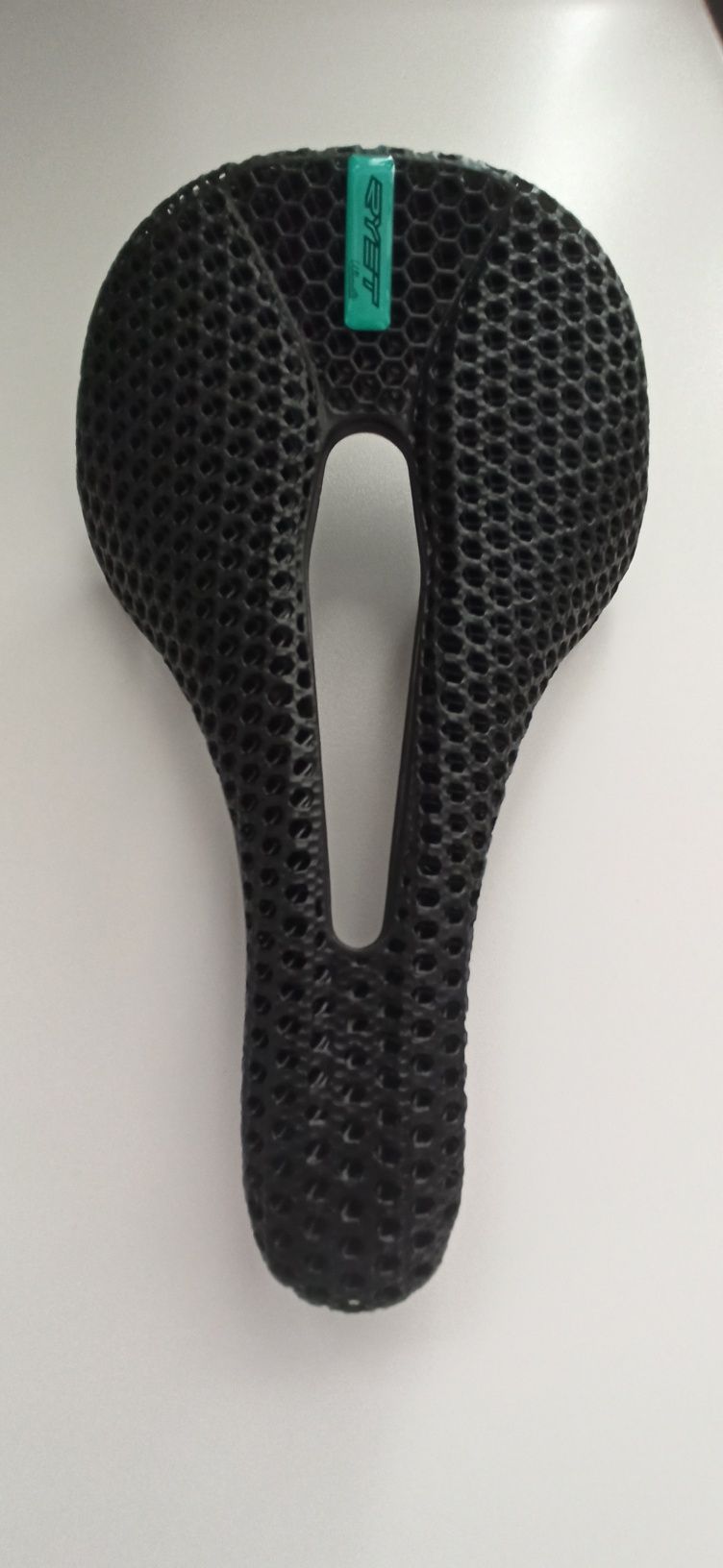 Nowe siodełko rowerowe full Carbon wydruk 3 D 146 g