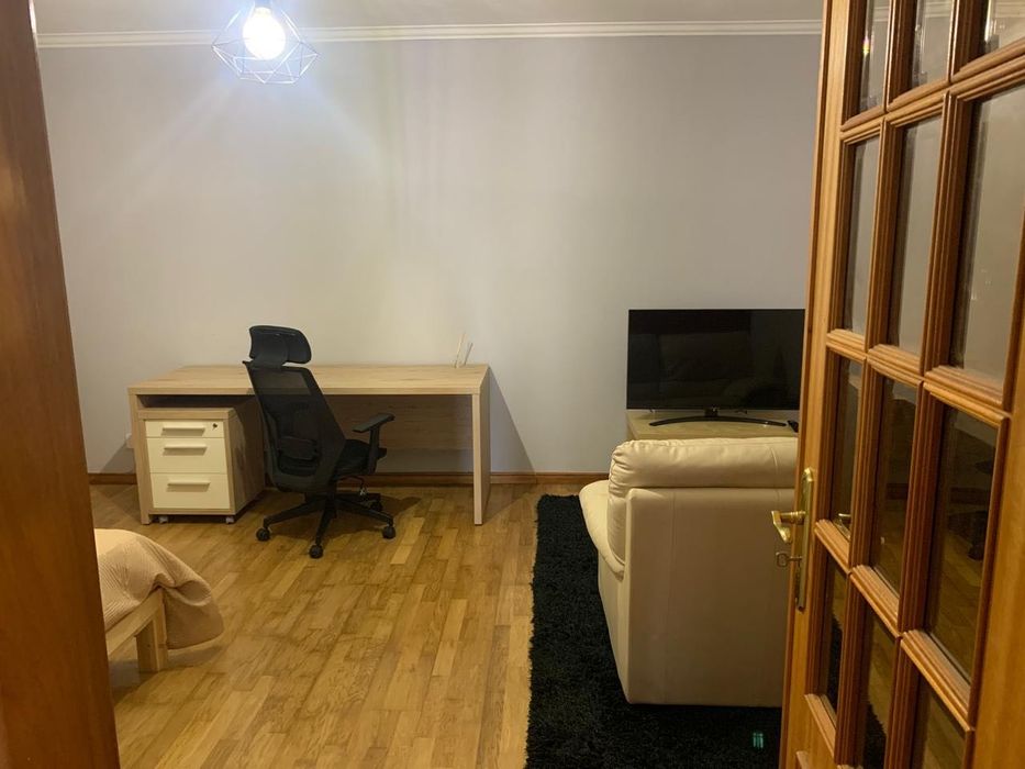 3 Quartos Amplos Para Arrendar em Casa Remodelada