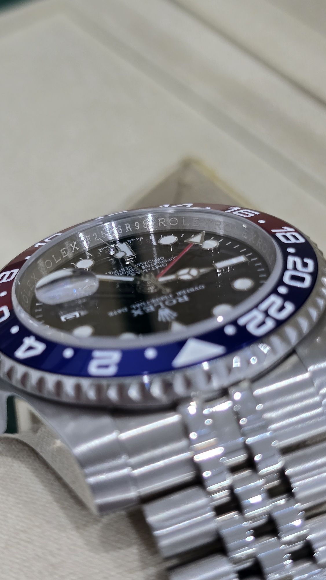 Rolex - Gmt Master II (pepsi - Automatic)