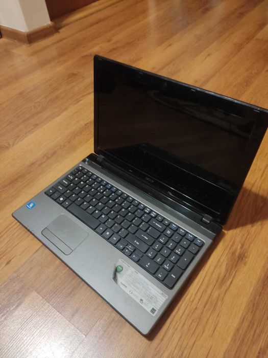 Laptop Acer Aspire 5560 – 15.6" HD, 4 GB RAM Idealny do pracy i nauki