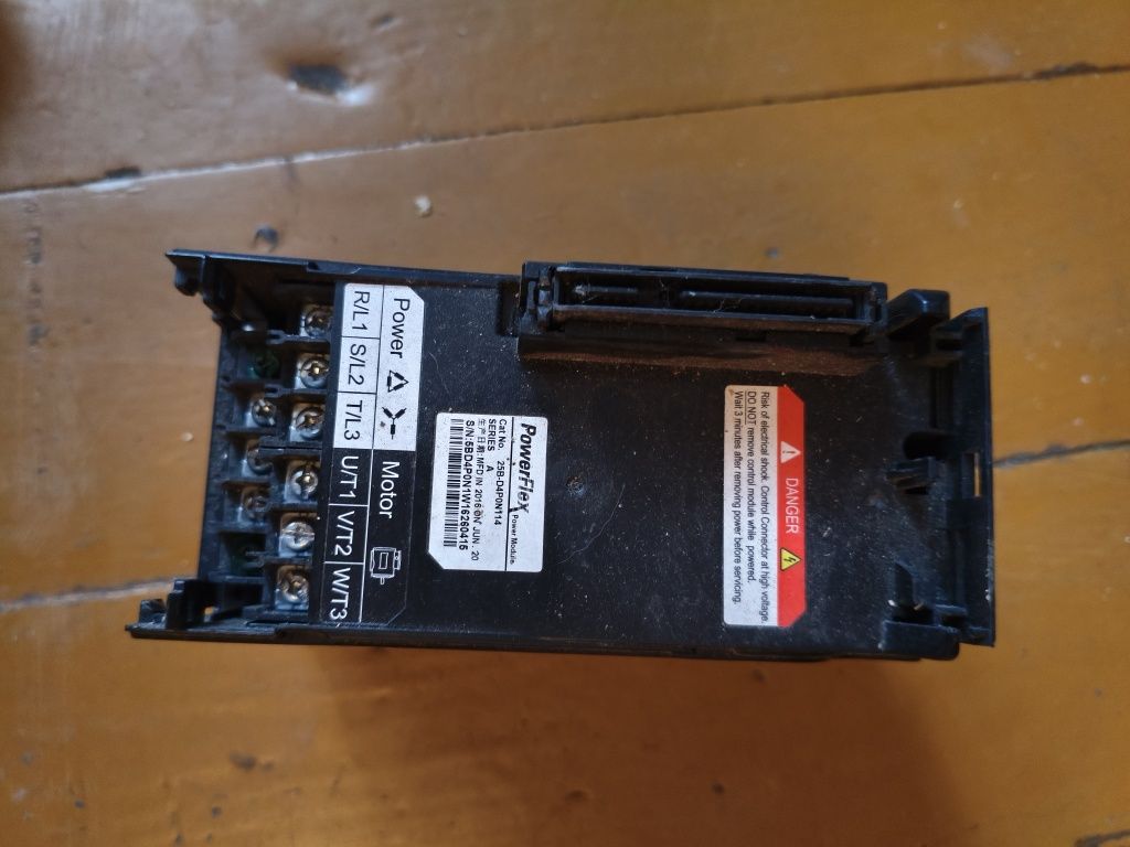 Falownik Allen Bradley uszkodzony
