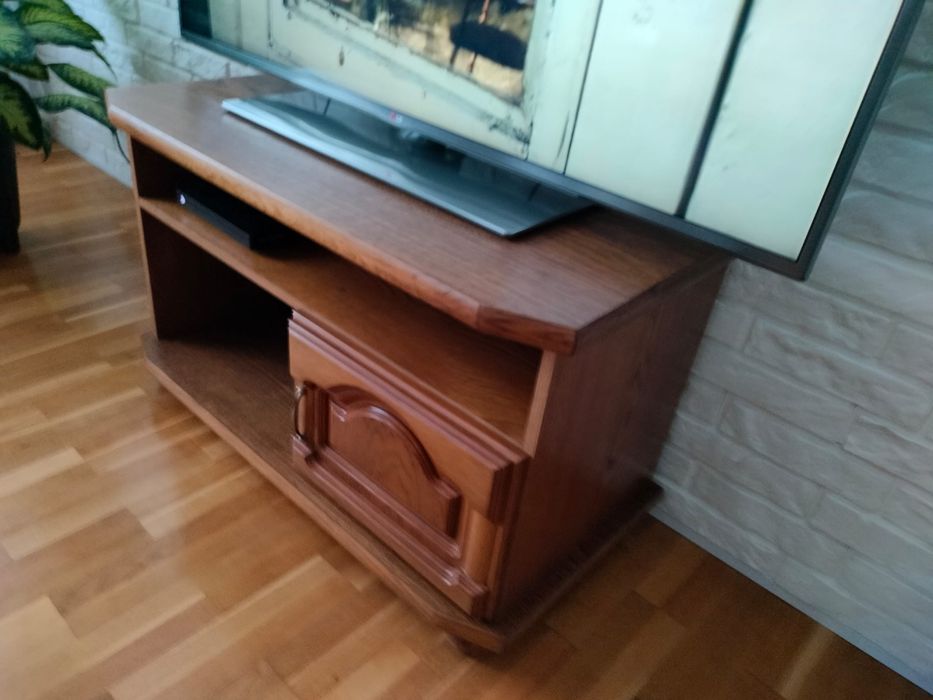 Drewniana szafka RTV