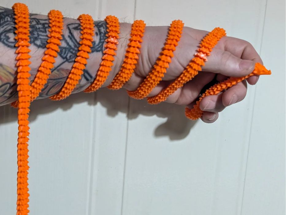 Dragão Pequeno Flexível e Espinhoso (180cm)