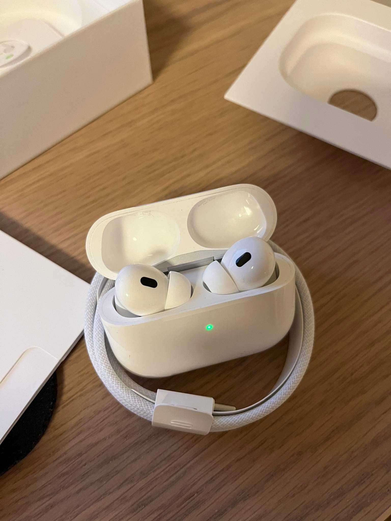 APPLE AirPods Pro II Biały (Etui z USB-C)