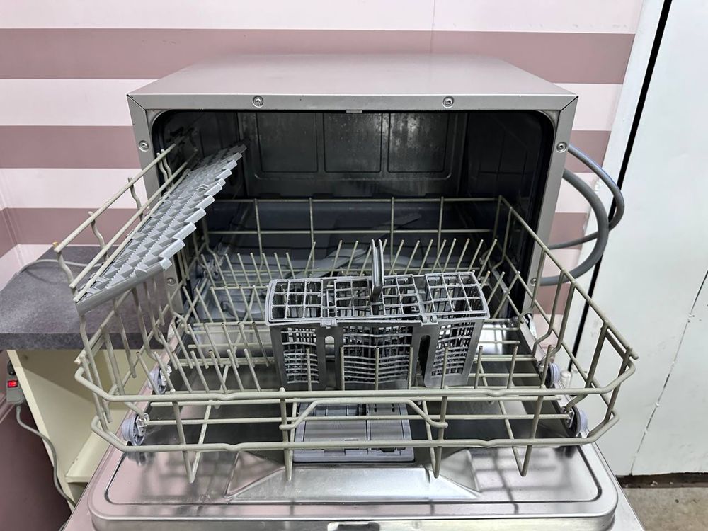 Посудомийна машина Bosch на 6 комплектів компактна