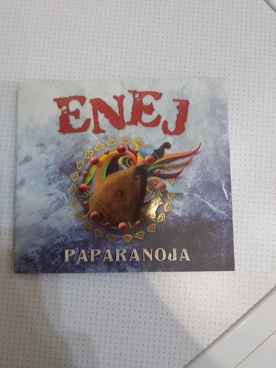 Płyta z autografami zespołu ENEJ.