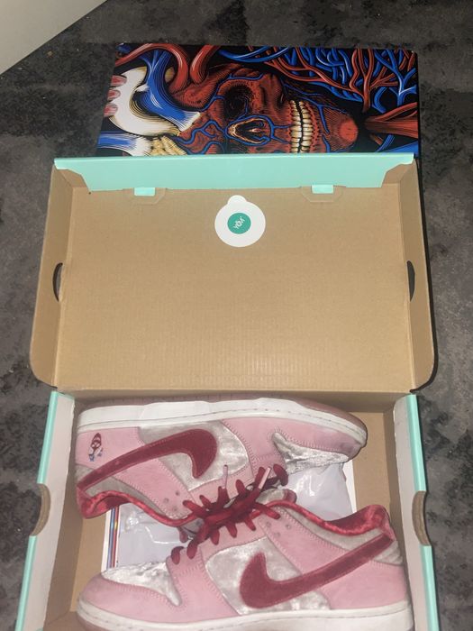 Nike sb dunk low strange love skateboards