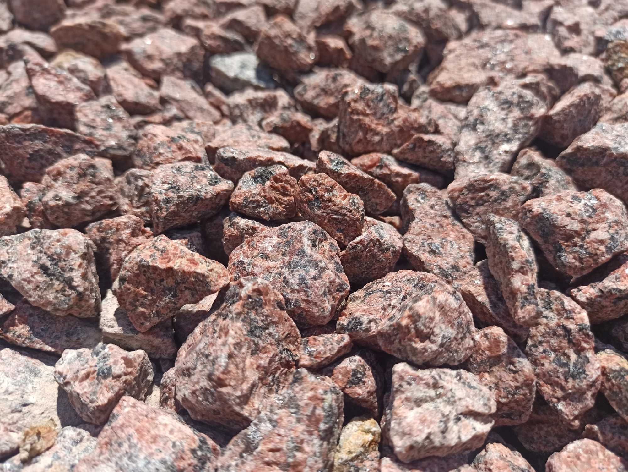 Grys Czerwony Vanga 16-22 mm Kwarcowy Marianna Kora Bazaltowy Granit