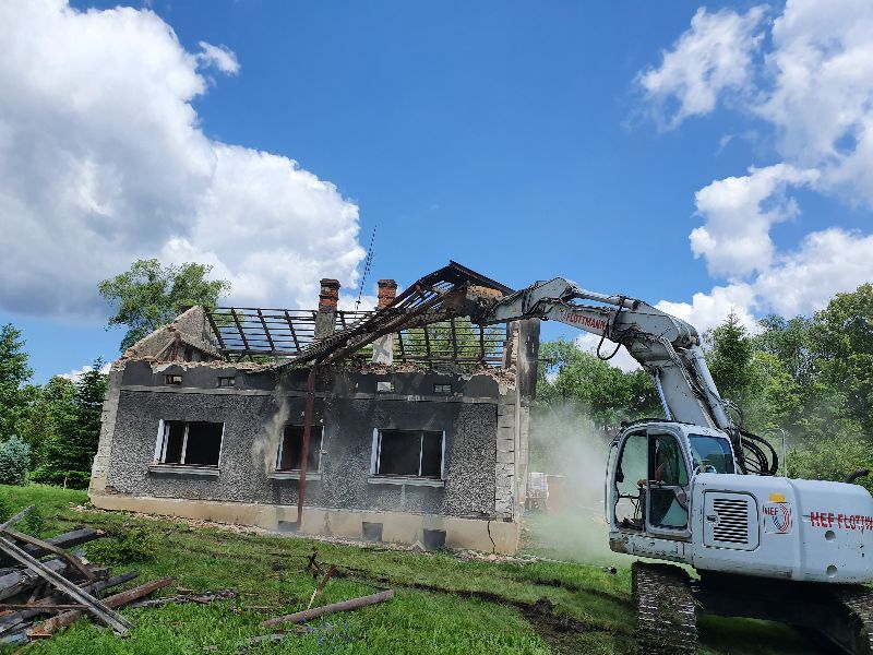 koparka wyburzenia rozbiórki prace ziemne transport usługi spycharką