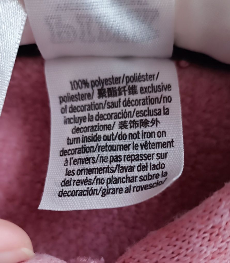 Свитер от Uniqlo.Худи от Pink Victoria's Secret.