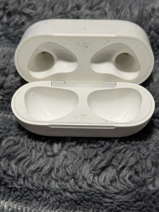 Оригинальный кейс Apple AirPods 3