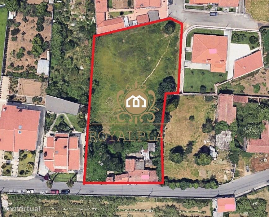 Quinta com casa antiga em Lourosa