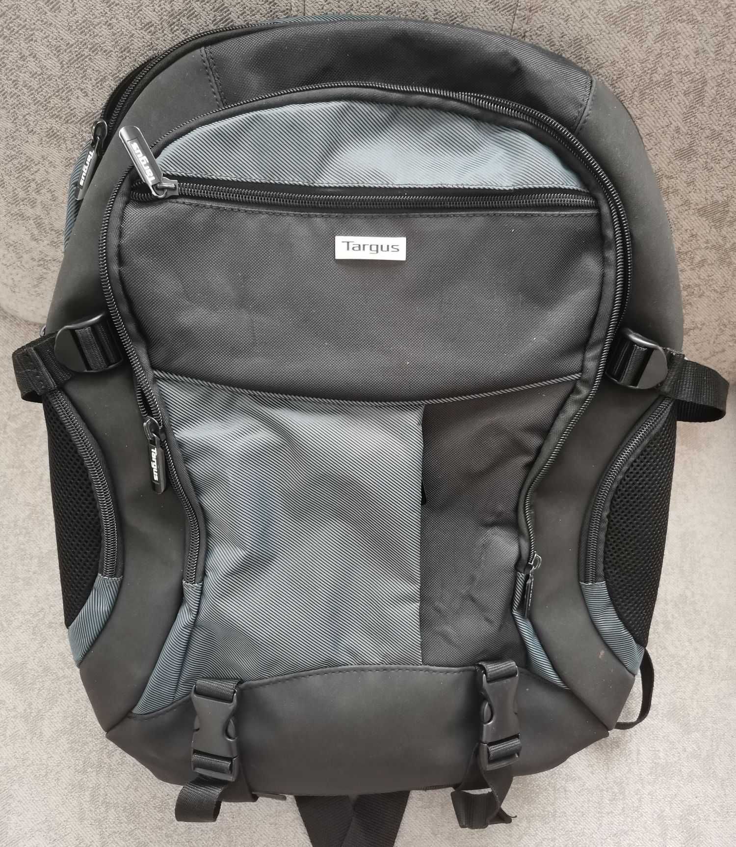 Plecak na laptopa marki TARGUS model TCB 001 L. Solidny.