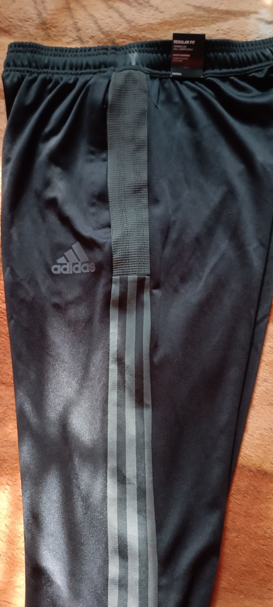 Спортивні чоловічі штани adidas оригінал  (розмір М)
