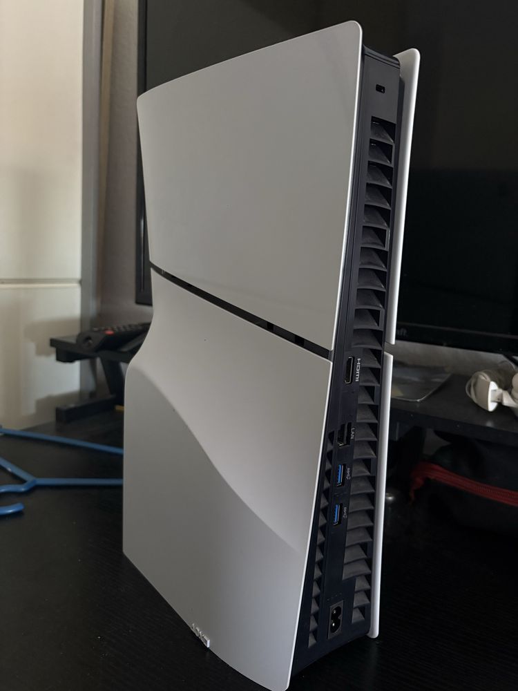 Ps5 slim,usada 1 ano,mas ta como nova