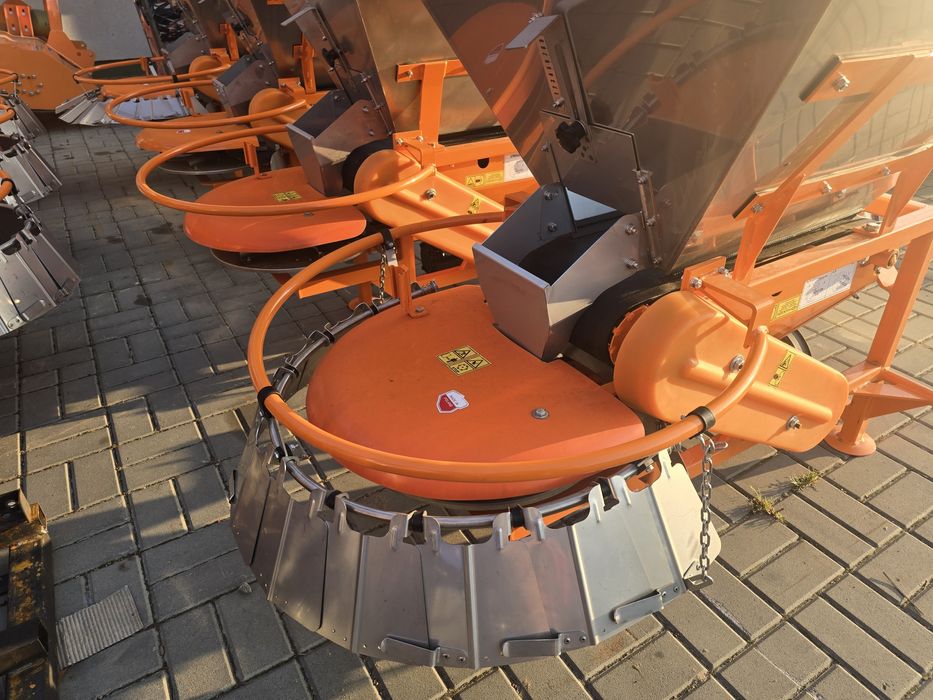 Posysptarki piasku i soli z podajnikiem taśmowym Kwasówka