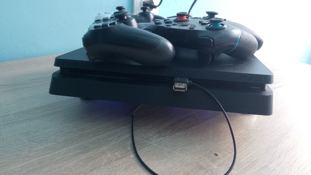 PS4 + 4 pady + Fallout 4 + chłodzenie – gotowe do gry