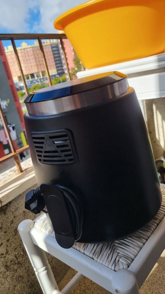 Vendo air fryer.