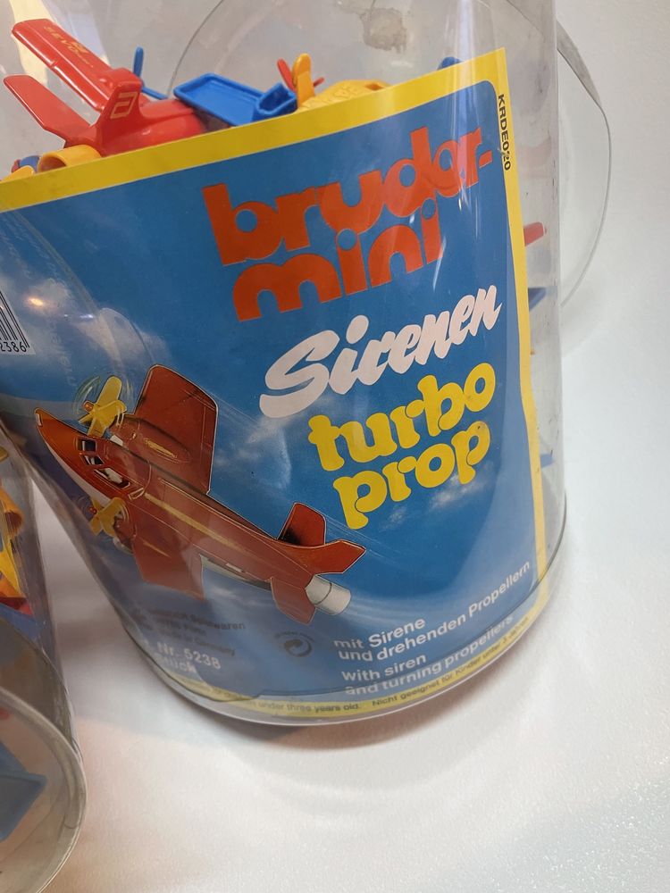 Avião com apito Brinquedo “brinde”