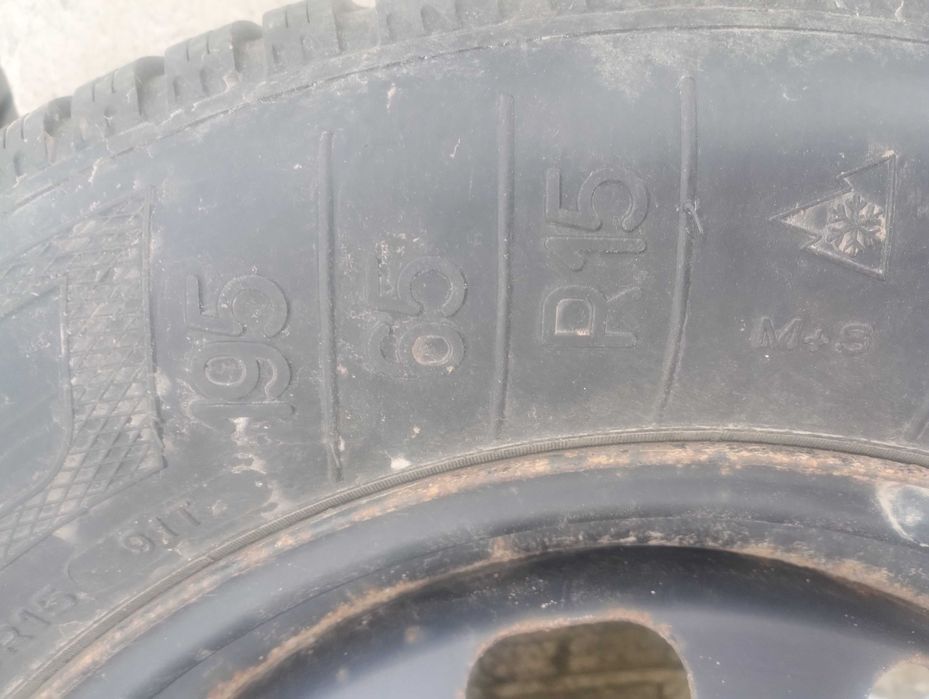 Koła zimowe na felgach stalowych 195/65 R15 rozstaw otworów 5x100