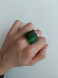 Zielony duży pierścionek ombre