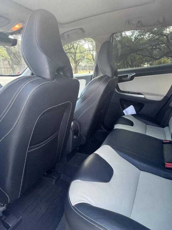 2017  Volvo  XC60