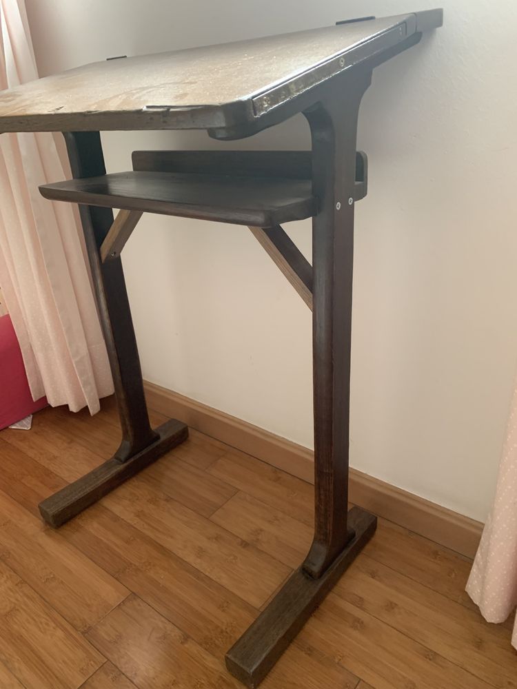Secretaria/ carteira antiga de escola