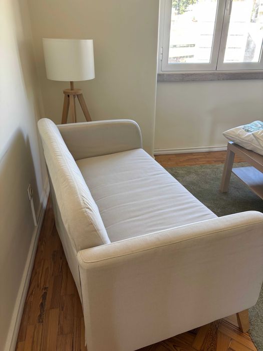 sofa beige 2 lugares