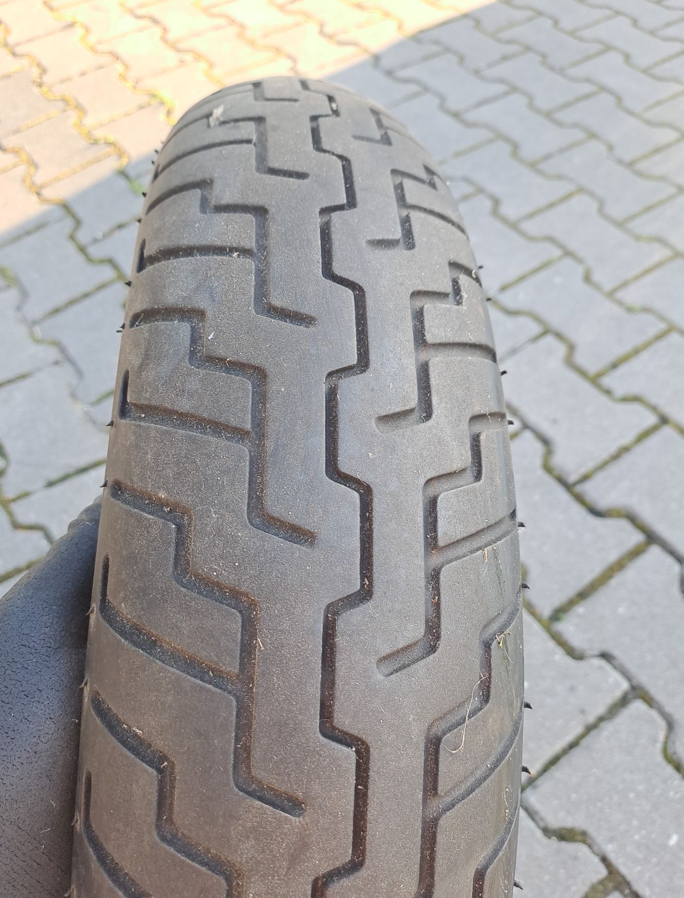 Sprzedam oponę Dunlop 130/90 16
