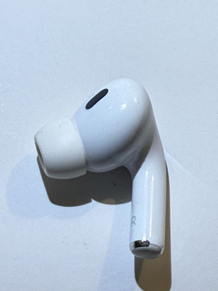 Продам один навушник без кейсу airpods pro 2 a2698