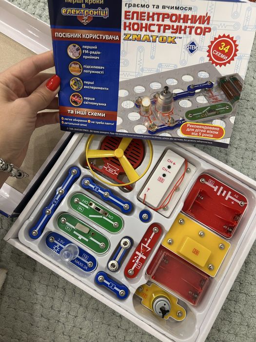 Електронний конструктор Знаток