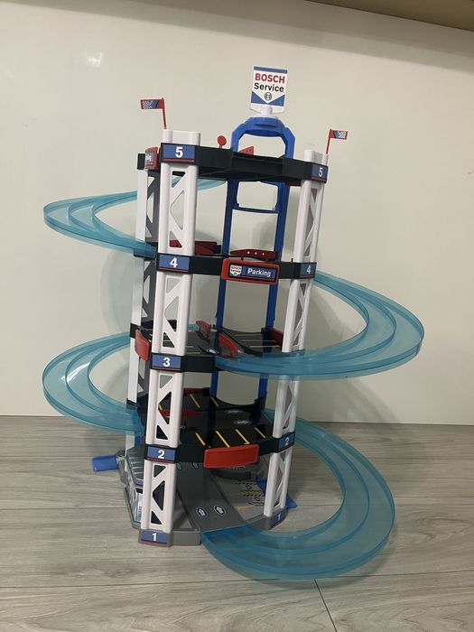 Parking Bosch Service zjeżdżalnia dla aut 5 poziomów