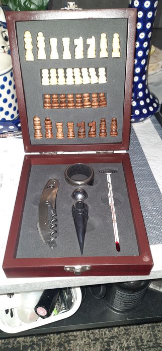 Mini szachy + zestaw do wina bank