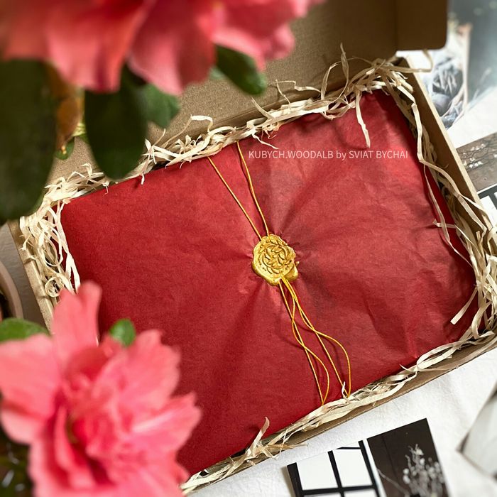 Фотоальбом из дерева - подарок на годовщину жене, девушке на 8 марта!