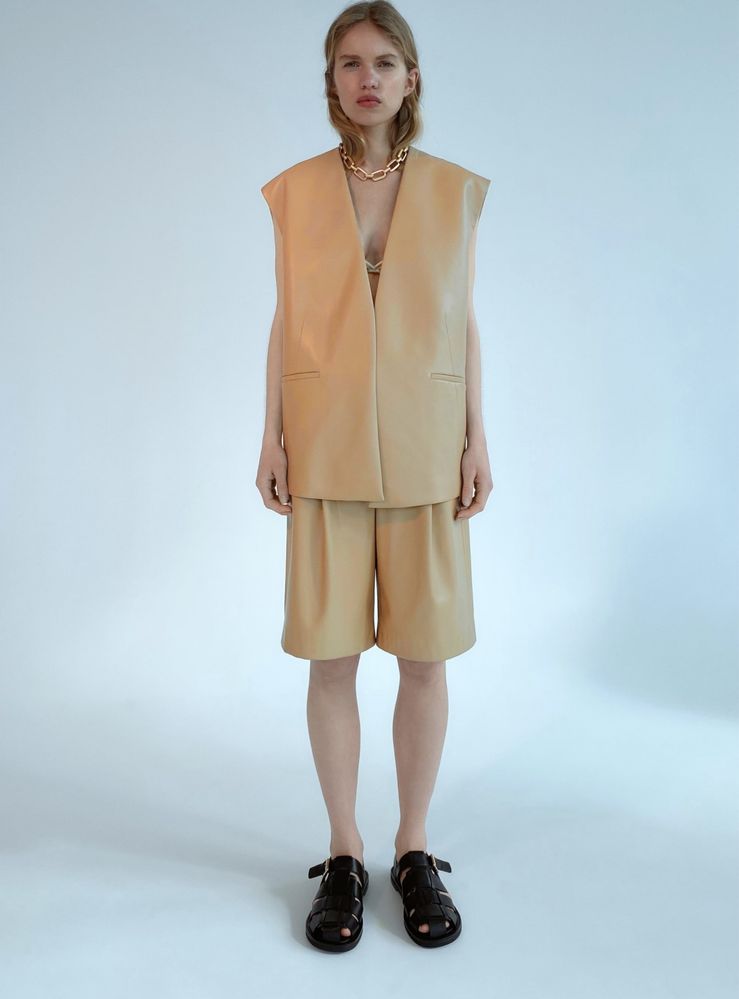 Продам женские шорты/бермуды из искусственной кожи Zara